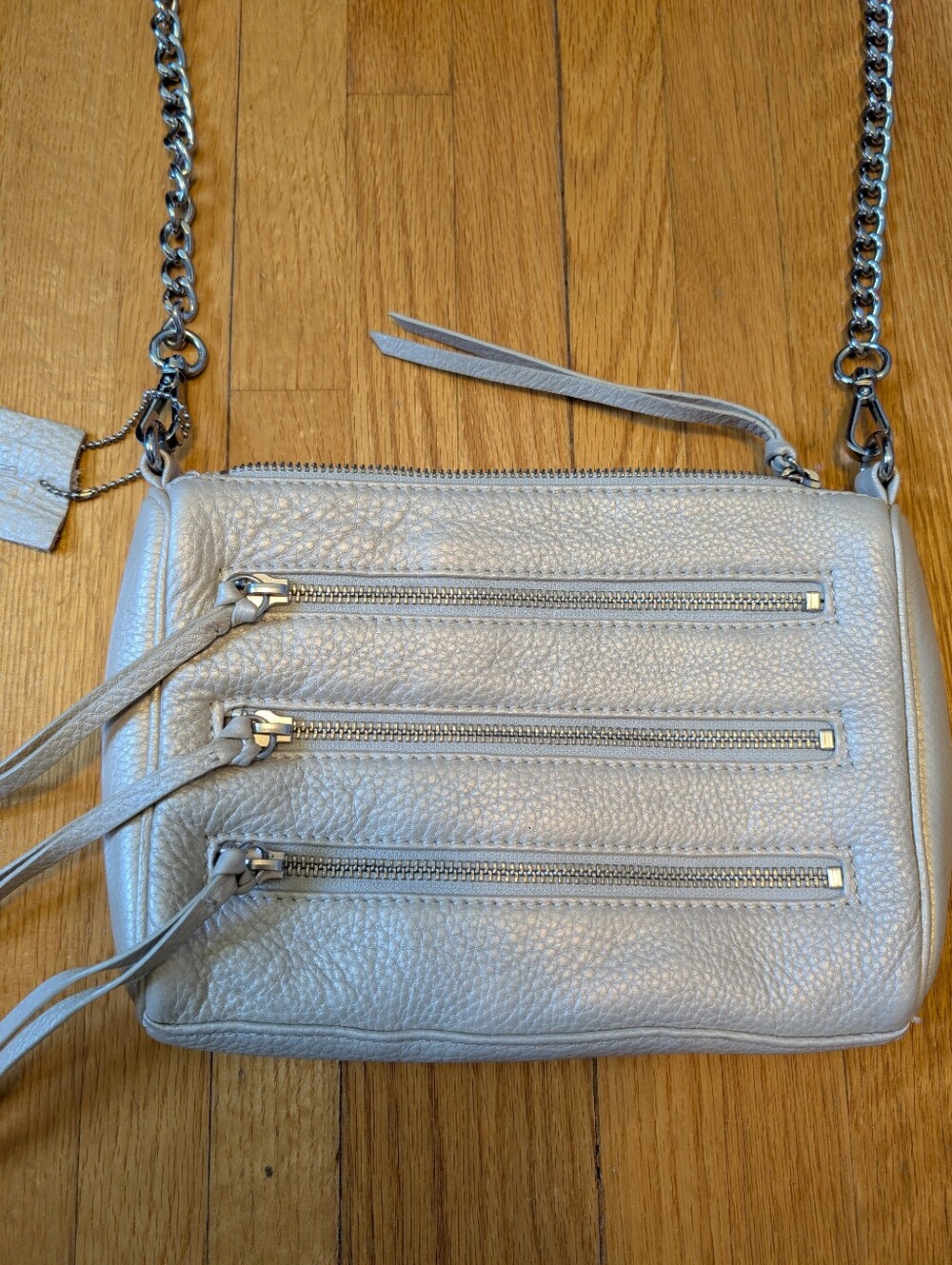 Danier Metallic Silver Pebbled Leather Triple Zip Crossbody Bag – Excellent Cond